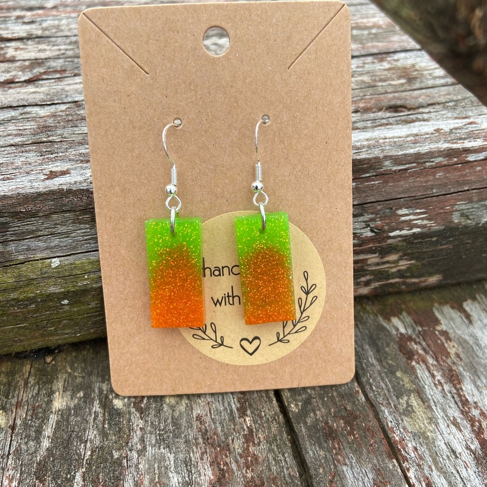 💋2/$14💋 Ombré Daze Handmade Resin Earrings